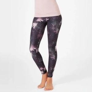 Sweaty Betty contour feather design leggings, XS. CB1450
